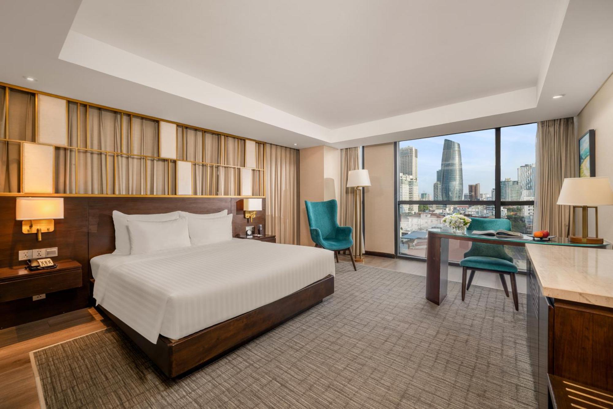 Khách sạn New Orient 4*
