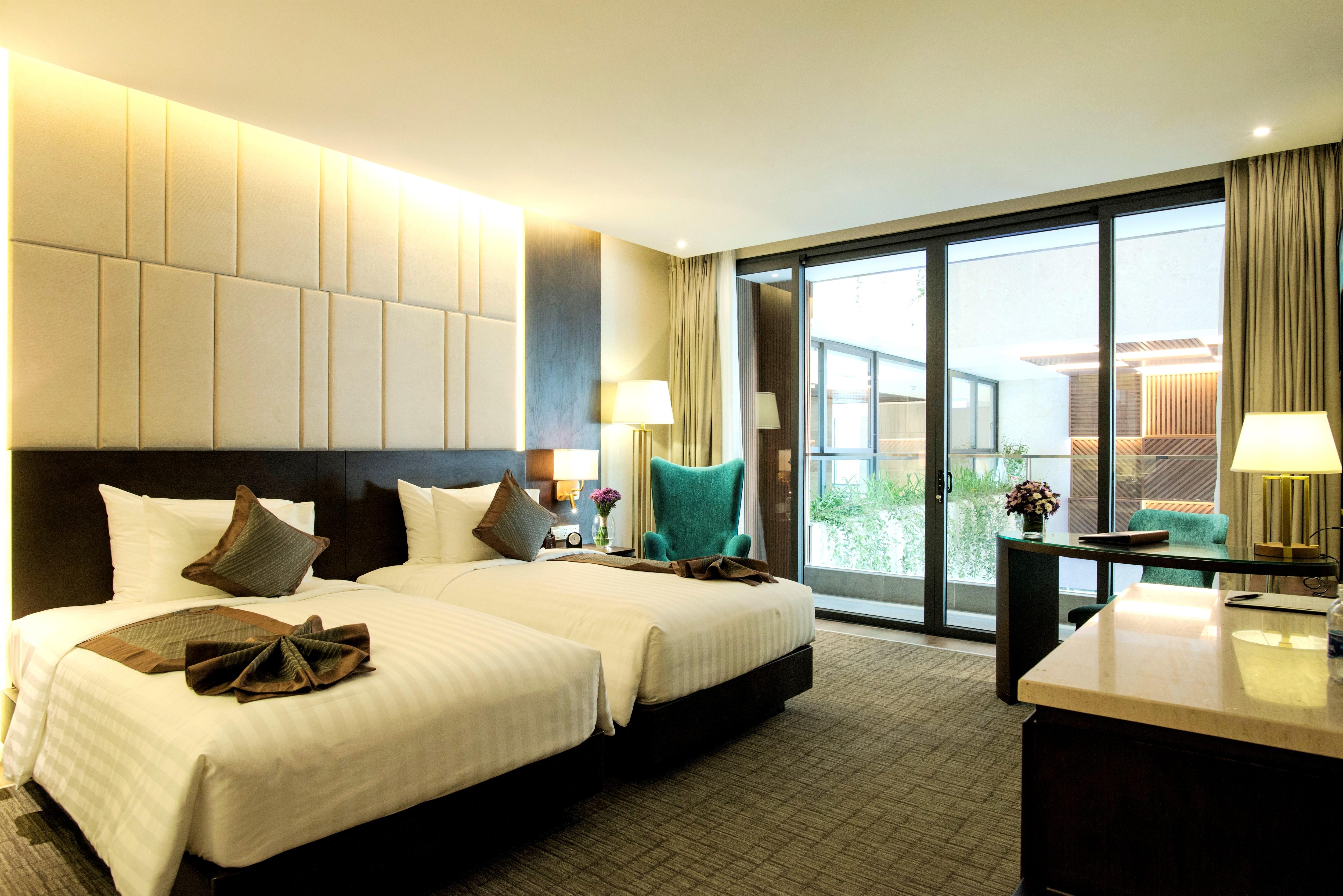 Khách sạn New Orient 4*
