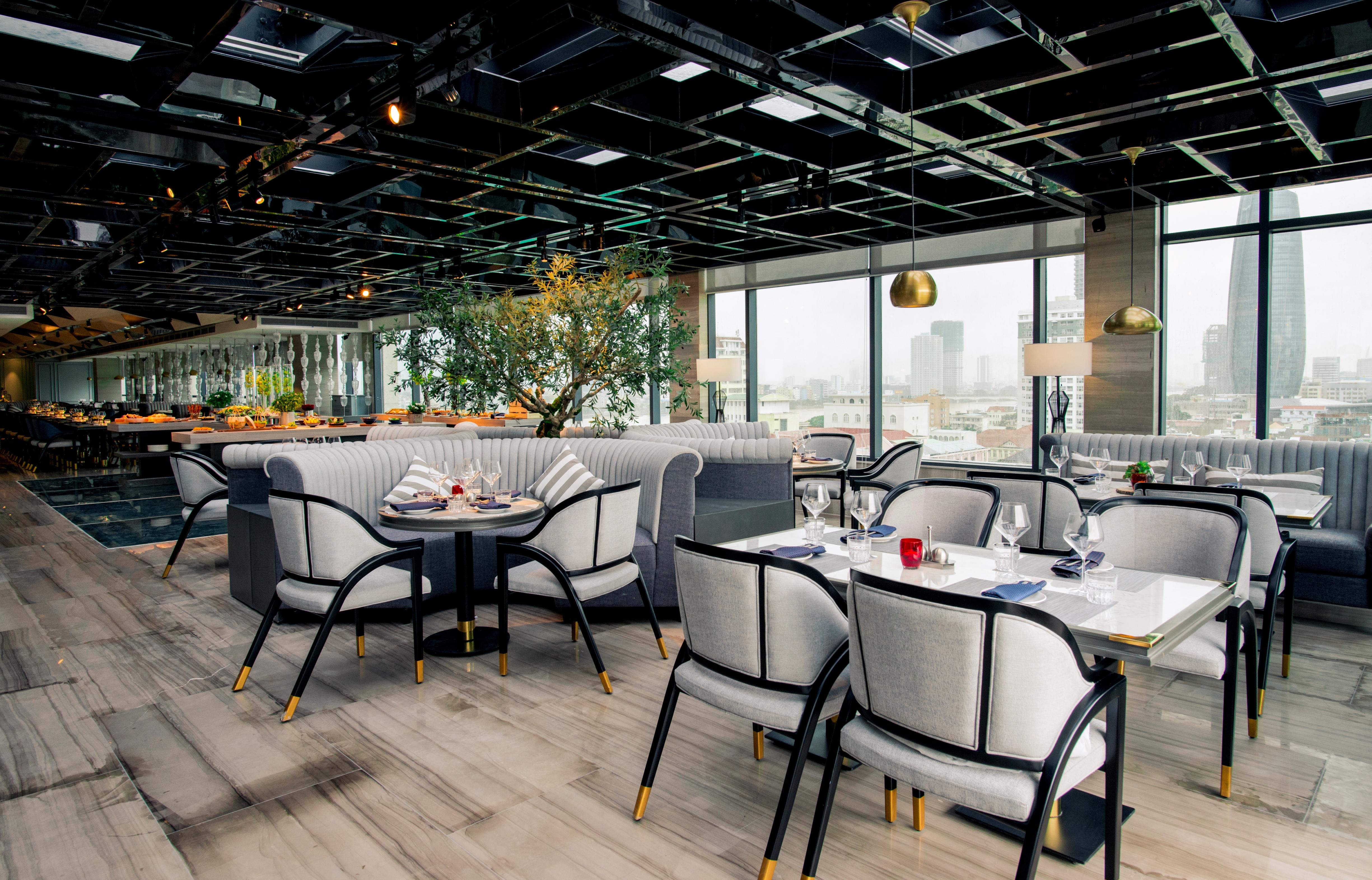 Khách sạn New Orient 4*