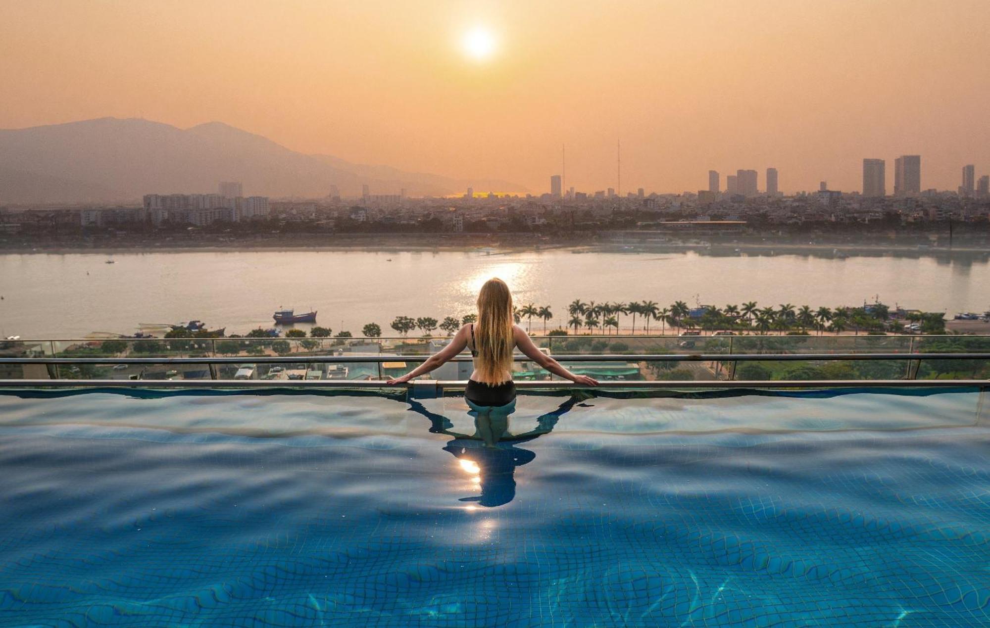 New Orient Khách sạn 4*